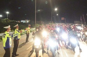 Polisi Buktikan Sebagai Sahabat Rakyat, Pemudik Motor Dikawal SKM Polda Lampung Sampai Tujuan